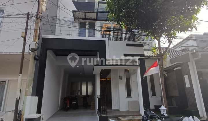 A Nice House in a Cluster with a Green and Quiet Environment Near Cilandak and Andara Areas in Jagakarsa, South Jakarta