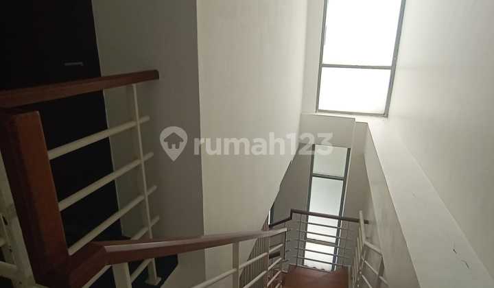 Rumah Sangat Asri dan Terawat Dalam Komplek di Pondok Indah Jakarta Selatan 2