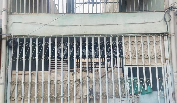 DI JUAL RUMAH TUA DI JEMBATAN BESI JAKARTA BARAT LUAS 3,8 X 14m2 HITUNG TANAH AJA 2