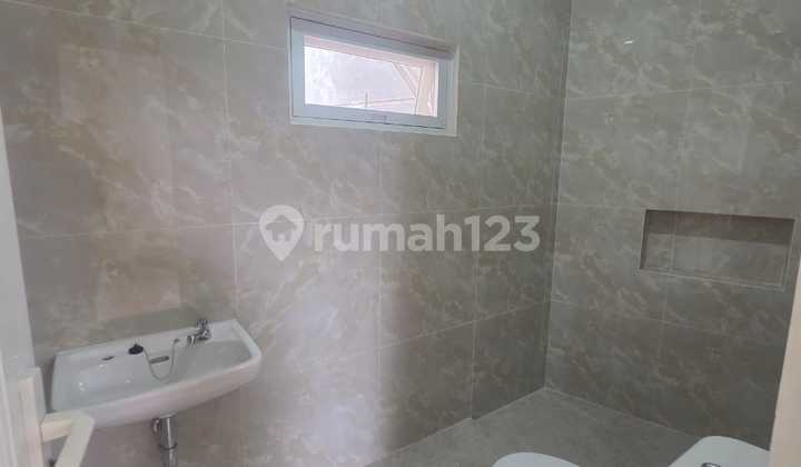 For Rent, Loss House Poris Indah, Size 3.5 x 13M, Position by Main Road. Suitable for Opening a Business. For Rent, Loss House Poris Indah, Size 3.5 x 13M, Position by Main Road. Suitable for Opening a Business.