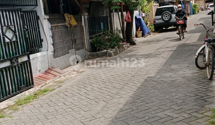 For sale at a loss: 1.5-story house in Poris Indah, ready for renovation, land area 5.5 x 10 m².