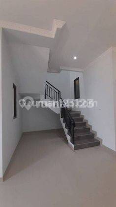 Di jual Rugi  2 lantai Poris indah luas 7 x 11m2  Kamar Tidur 4 Bangunan 2 Lantai Siap Huni 