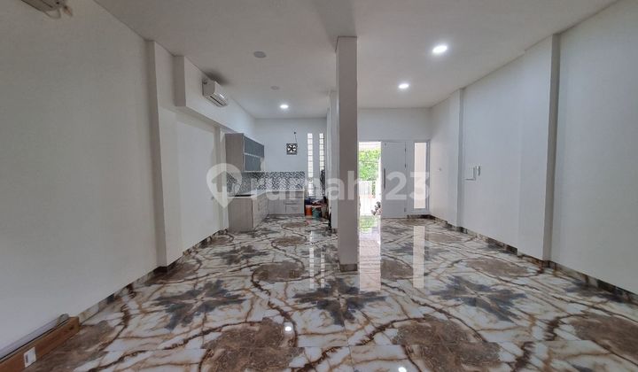 Price Drop! 3-Story East-Facing House in Kelapa Gading 2