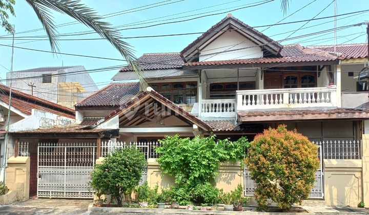 Rumah 5 Kamar Depan Masjid Di Kampung Ambon