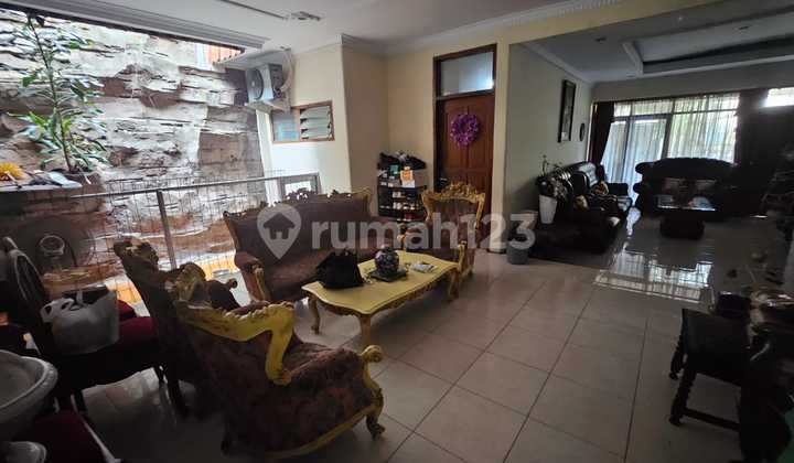 Rumah 7 Kamar Cocok Untuk Kantor Di Kampung Ambon 2