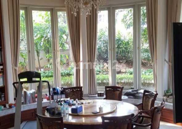 Rumah Mewah 4 Kamar dengan Kolam di Cempaka Putih