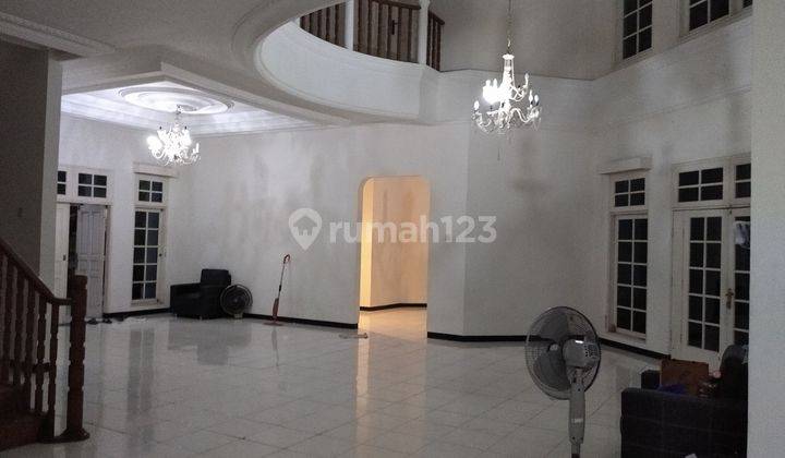 Dijual 2 rumah dengan kolam renang di Cilandak Jakarta Selatan 2