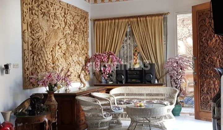 Turun Harga! Rumah Mewah, Garasi 4 Mobil Di Kampung Ambon