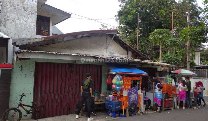 Cocok untuk kost, rumah tua di Kampung Ambon Jakarta Timur  1