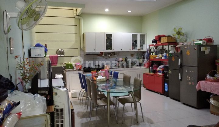 Rumah minimalist dekat tol Tomang Jakarta Barat Rumah minimalist dekat tol Tomang Jakarta Barat