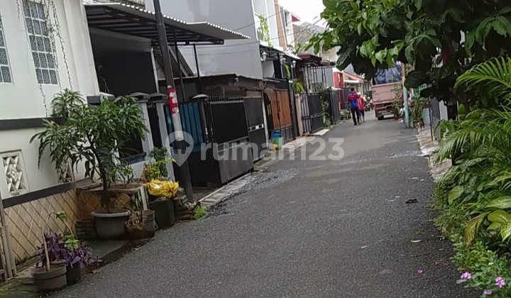 Rumah 2 Kavling Dengan 5 Kamar Di Kayu Putih 2