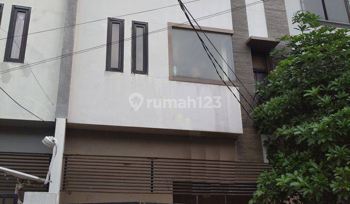 Rumah 3 Lantai Dekat Rs Tarakan Cideng Jakarta Pusat  1