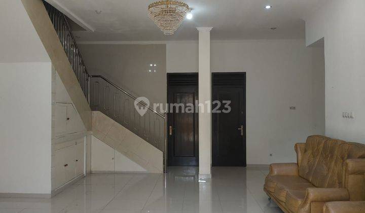 Rumah Hadap Taman, 6 Kamar Di Rawamangun  2