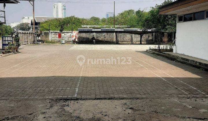 Gudang Tengah Kota Dekat Mal Sumarecon Bekasi 2