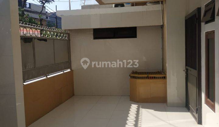 Rumah Hadap Taman, 6 Kamar Di Rawamangun  1