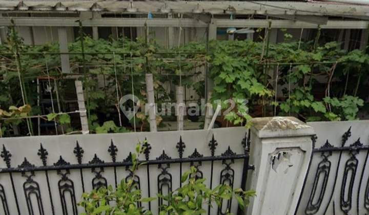 Rumah Standard Di Lingkungan Kampus Rawamangun