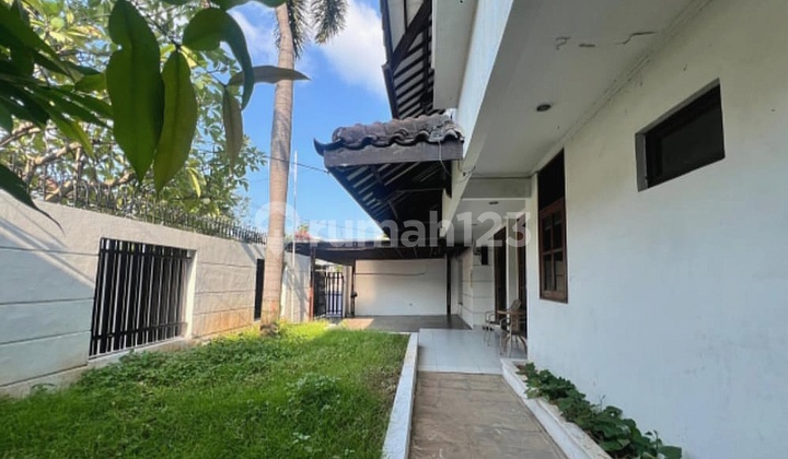 2-Story House with 5 Bedrooms in Pulomas 2