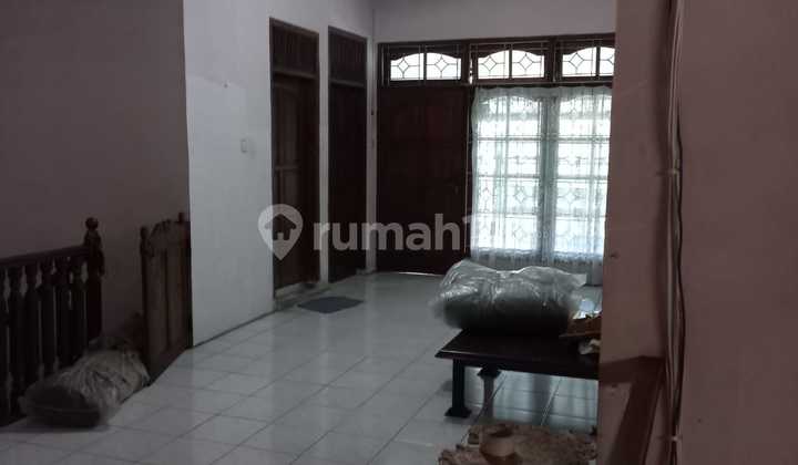 Rumah 5 Kamar Depan Masjid Di Kampung Ambon 2