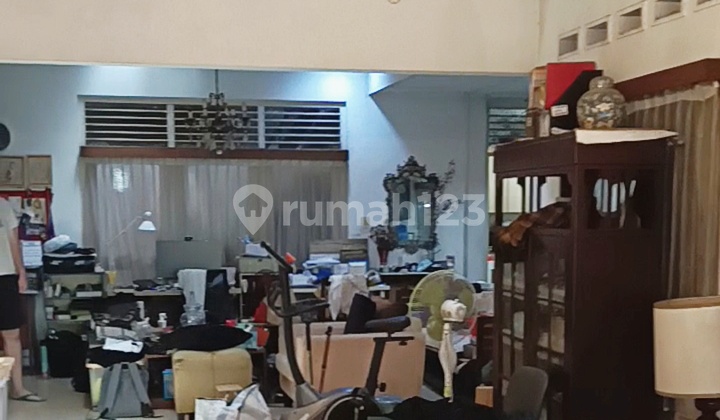 Cheap! Old House Land Count in Slipi, West Jakarta