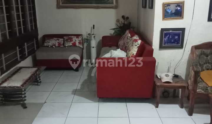 Murah, Rumah Tua Dekat Kampus Di Kampung Ambon 2