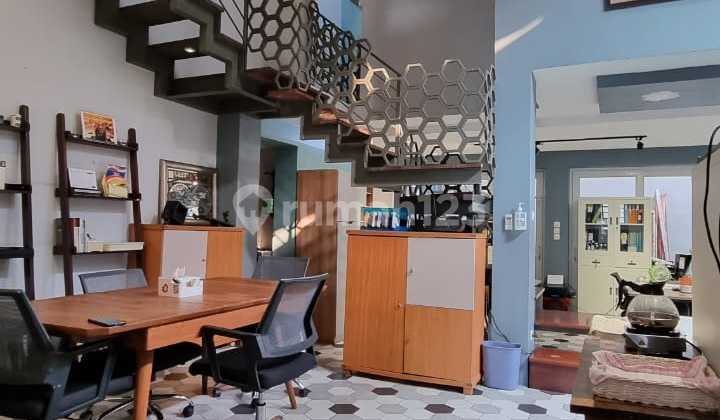 Rumah Minimalist Ex Kantor Di Kebayoran Baru