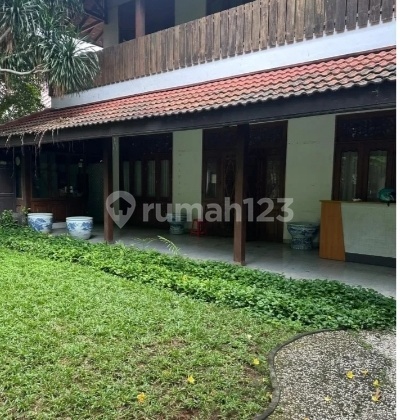 Ready-to-Live House with 6 Bedrooms in Kayu Putih Village