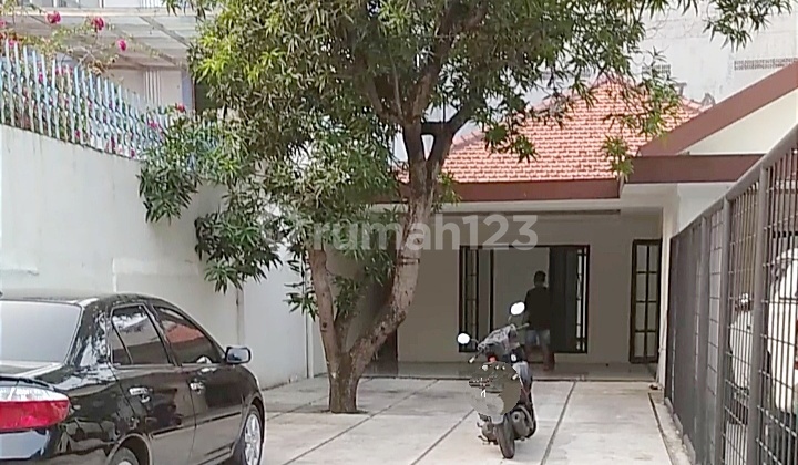 House Suitable for Residence or Business in Cawang