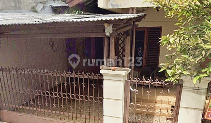 Rumah Tua Lingkungan Islami Di Pulo Gadung