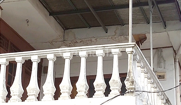 Rumah Tua Hitung Tanah Di Lokasi Strategist Kampung Ambon