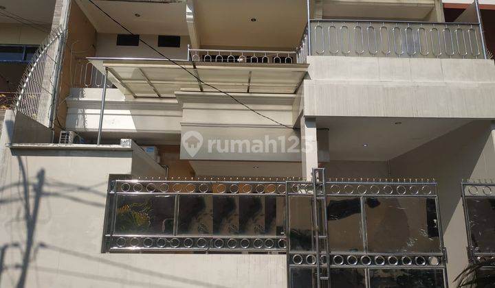 Rumah Hadap Taman, 6 Kamar Di Rawamangun  1