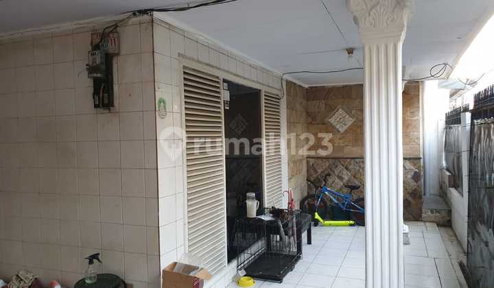 House near Tip Top, No Flooding in Rawamangun