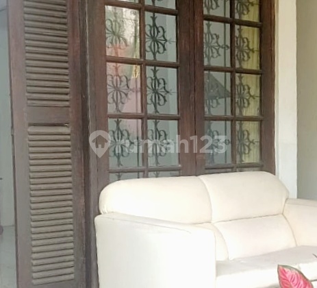 Old House in the Quiet Neighborhood of Utan Kayu Old House in the Quiet Neighborhood of Utan Kayu