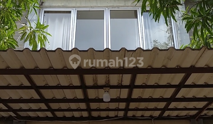 20-Room Boarding House with 5 Rental Doors in Jatinegara 20-Room Boarding House with 5 Rental Doors in Jatinegara