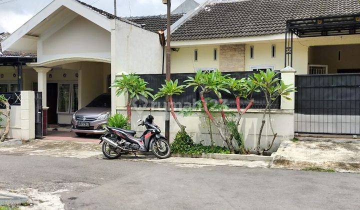 Rumah 2 Bangunan Besar Terawat Murah Di Perum Bukti Permai Jember 1