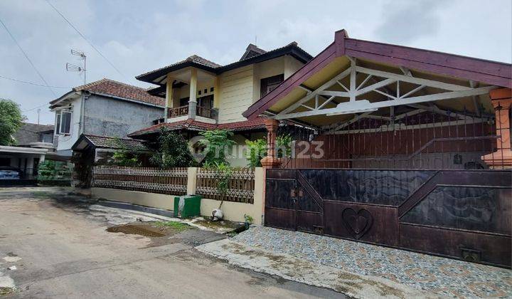 Rumah 2 Lantai Vintage Desain Elegan Kokoh Lowokwaru Malang Kota 2