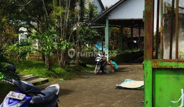 Rumah 2 Lantai Plus Tanah Luas Strategis di Kota Batu 1