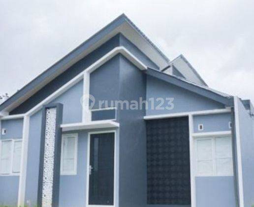 Rumah modern 2 lantai di Pakisaji Malang 2