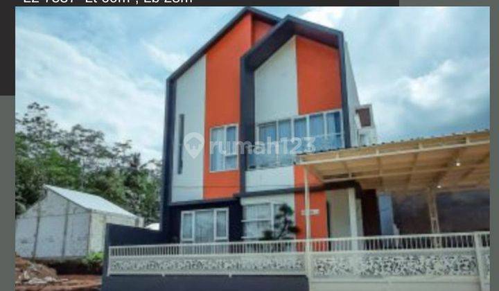 Rumah modern 2 lantai di Pakisaji Malang 1