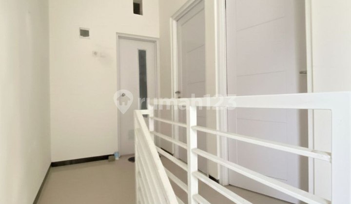 Dijual Rumah Terawat Siap Huni di Joyoagung Kota Malang Carport Luas 2