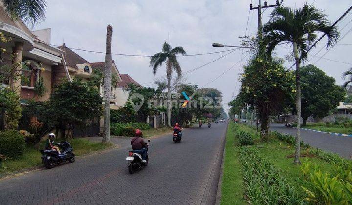 Disewakan Rumah Megah 2 Lt di Boulevard Araya 2