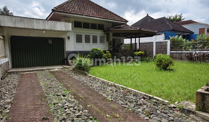 For Sale/For Rent Vintage House in Simpang Ijen, Malang City