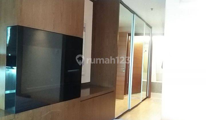 Disewakan apartemen D residence private lift Pakuwon indah 1