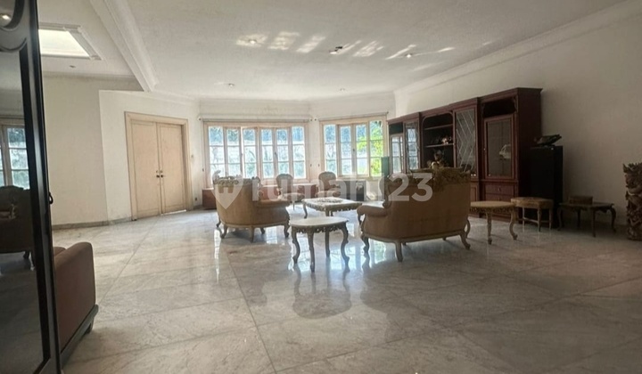 Luxury House in the Elite Area of Pondok Indah, Private Environment, Nice House with SHM in Pondok Indah 2