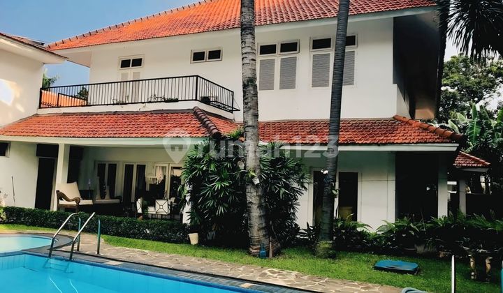 House in the Elite Menteng Area Ready to Occupy House in the Elite Menteng Area Ready to Occupy