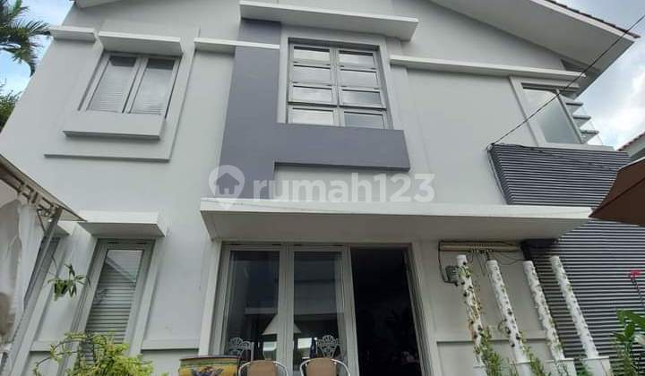 4-Unit House in One Compound in Menteng, Central Jakarta – Nice House with SHM on Jl. Lombok, Gondangdia, Menteng District, Central Jakarta City, Special Capital Region of Jakarta, Menteng