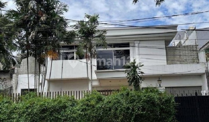 Strategic Location! Old House on a Land Plot in Kebayoran Baru, South Jakarta  
Freehold House on Jl. Lauser, Gunung, Subdistrict Kby. Baru, South Jakarta City, Special Capital Region of Jakarta, Kebayoran Baru 2