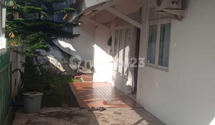 Rumah Dalam Kompleks Di Ampera Raya, Cilandak Timur, Jakarta Selatan Rumah Butuh Minim Renovasi Hgb Di Ragunan
