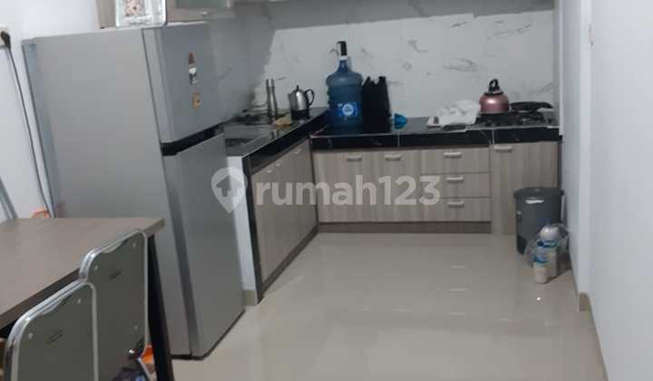 3-Story Ready-to-Occupy House in Flamboyan, West Jakarta | Beautiful House with SHM in Rawa Buaya