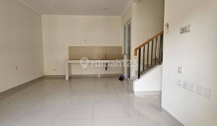 Rumah Cluster Thomson Termurah, Gading Serpong, 2 Lantai, Turun Harga, Semi Furnished, Master Bedroom Luas 2