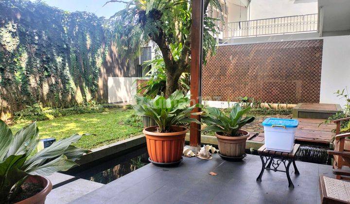 teras rumah mewah hoek villa duta